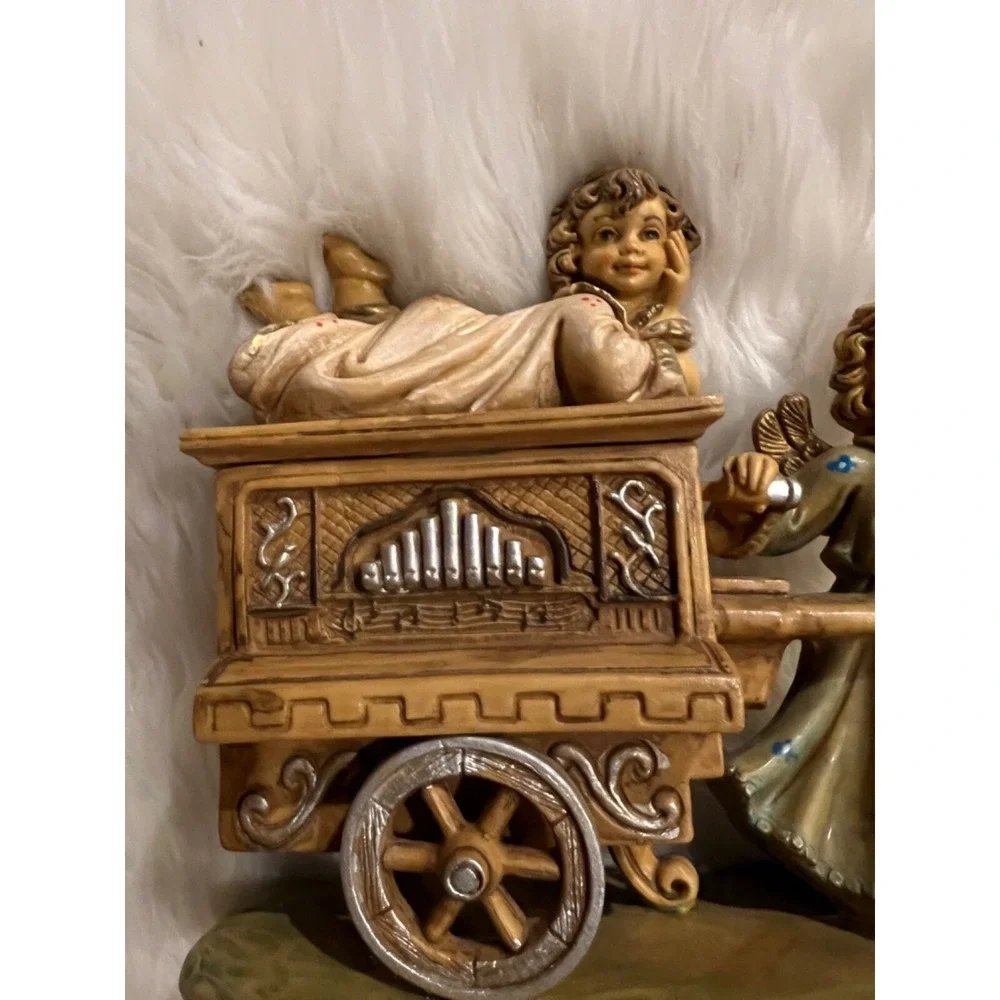 Italy Music Box Angels Christmas Plays Silent Night Hand Painted Style N43/M VTG